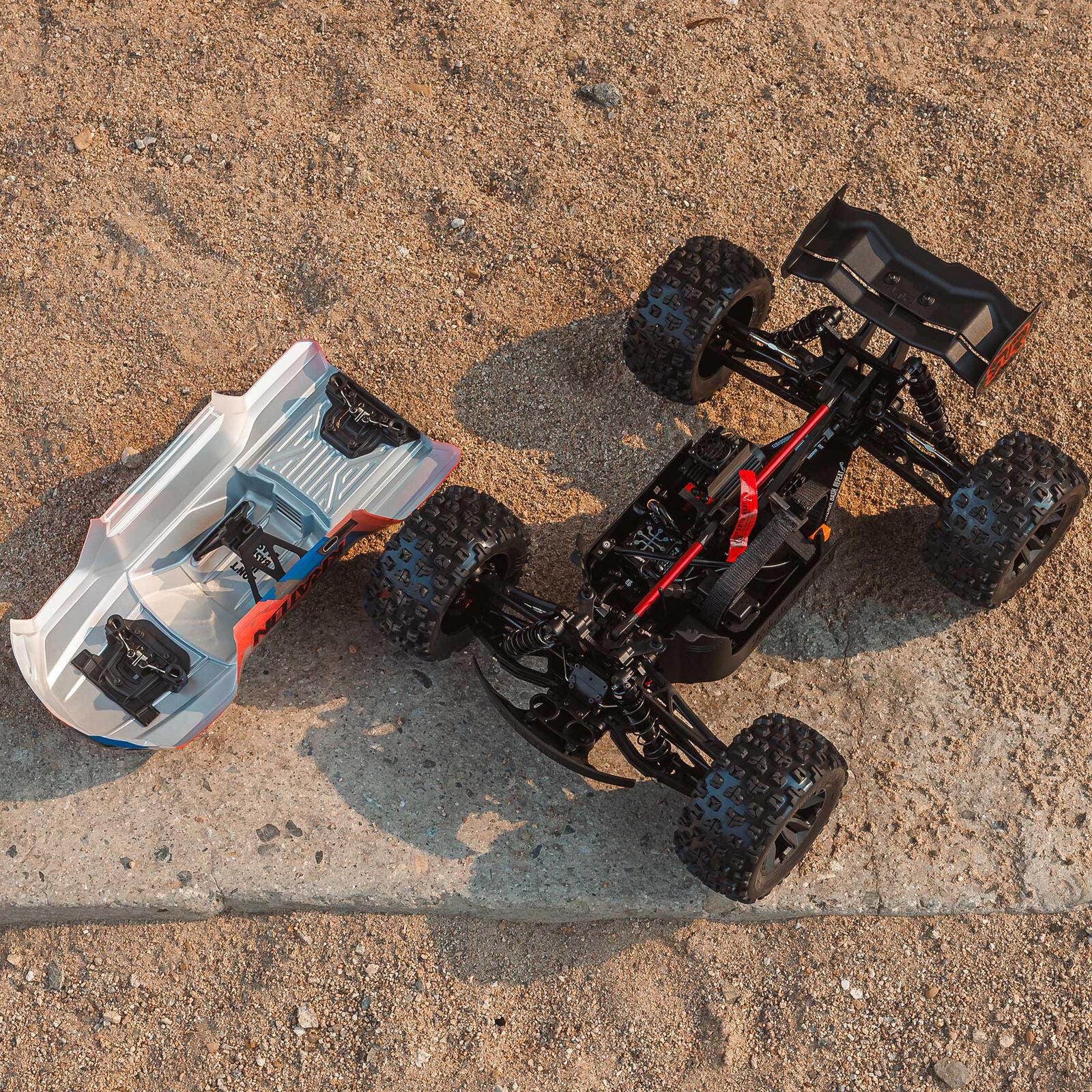 ARRMA Kraton 6S V6 4X4 BLX Brushless Monster 1/8 RTR vert ARA8608V6T3 - Image 10