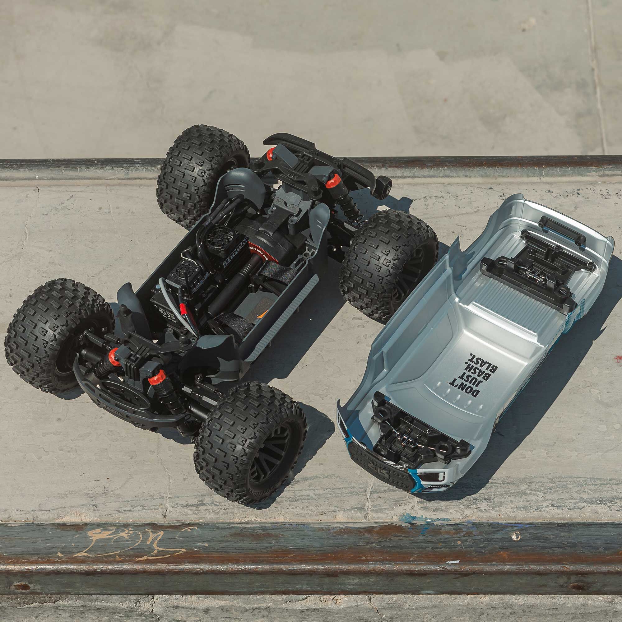 Arrma Monster Truck brushless GRANITE 223S DSC 4X4 RTR 1/10 bleu - ARA4302V4T1 - Image 16