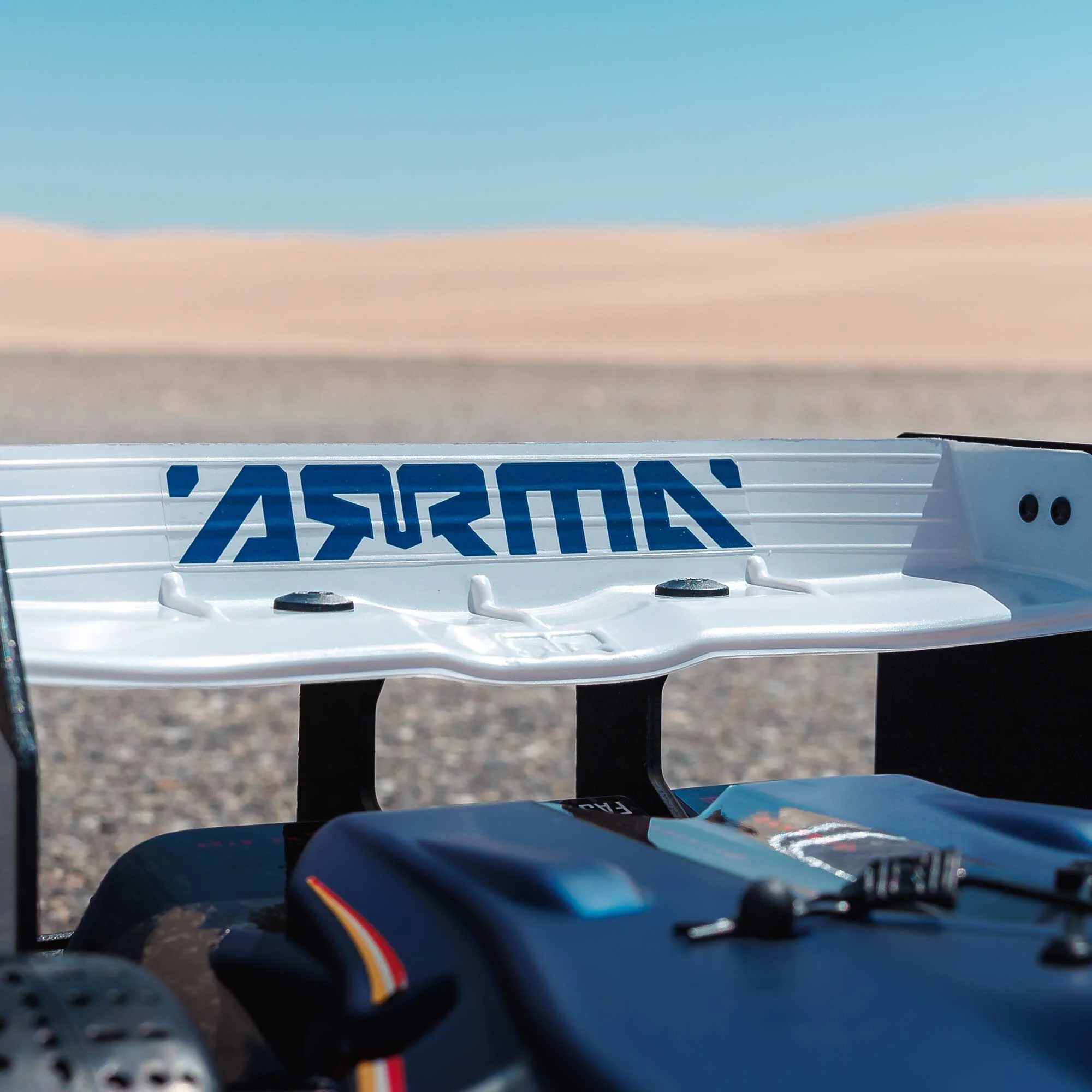 Formule 1 Limitless ARRMA 1/7 8S AVC 4X4 RTR Brushless Blanc/Bleu - ARA7816T2 - Image 18