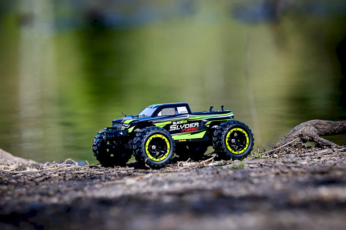 Monster Slyder MT Turbo 40km/h lipo 2S Brushless 4WD RTR 540208 verte - Image 13