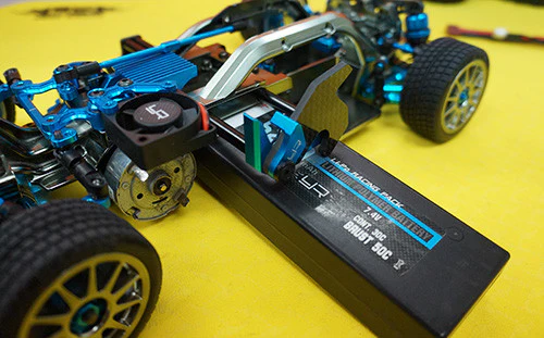 Support de batterie en aluminium et graphite pour Tamiya M05 Yeah Racing - Image 2