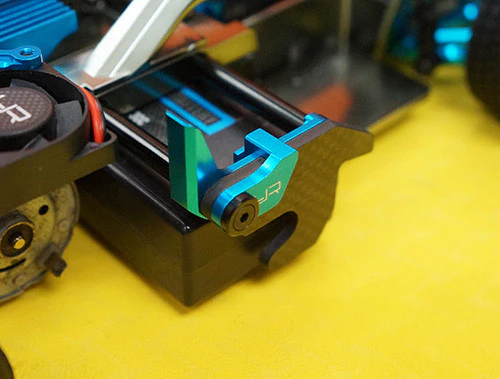 Support de batterie en aluminium et graphite pour Tamiya M05 Yeah Racing - Image 3