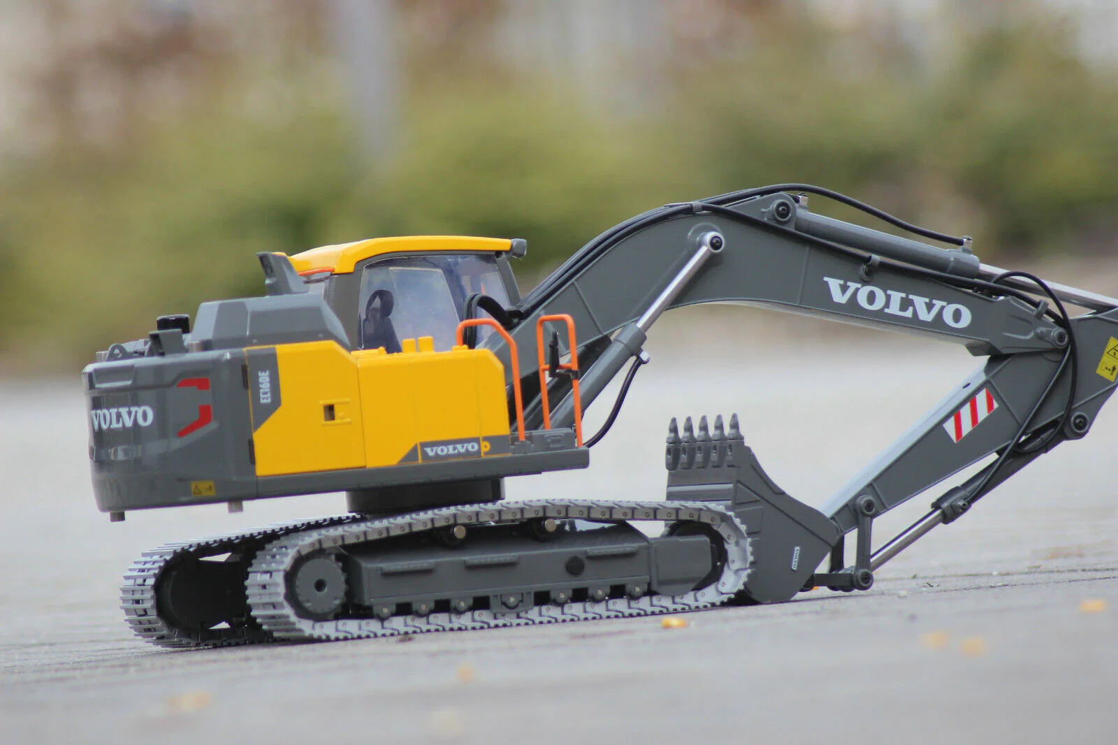 Volvo EC160E - Pelle RC électrique entièrement métallique 1/14 - Image 8